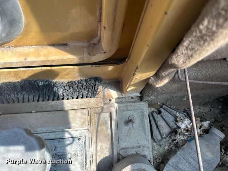 image for item MQ9317 1982 Caterpillar 980C wheel loader