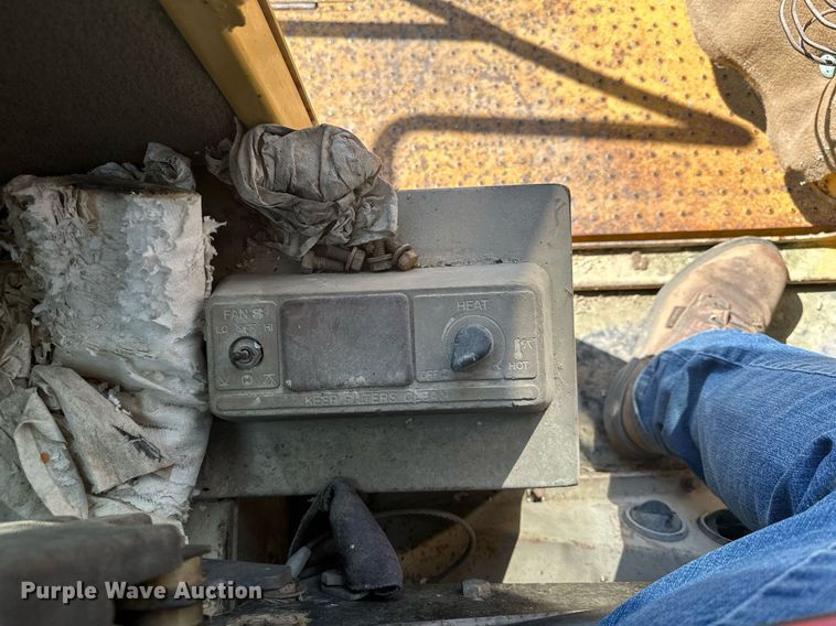 image for item MQ9317 1982 Caterpillar 980C wheel loader