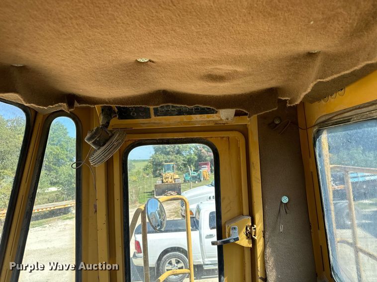 image for item MQ9317 1982 Caterpillar 980C wheel loader