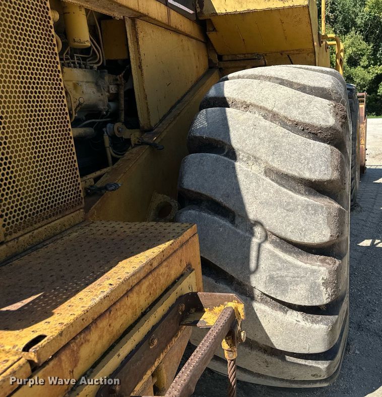 image for item MQ9317 1982 Caterpillar 980C wheel loader