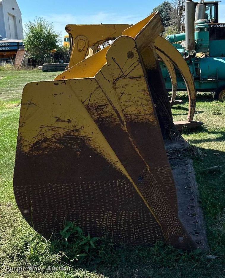 image for item MQ9320 132" W wheel loader bucket