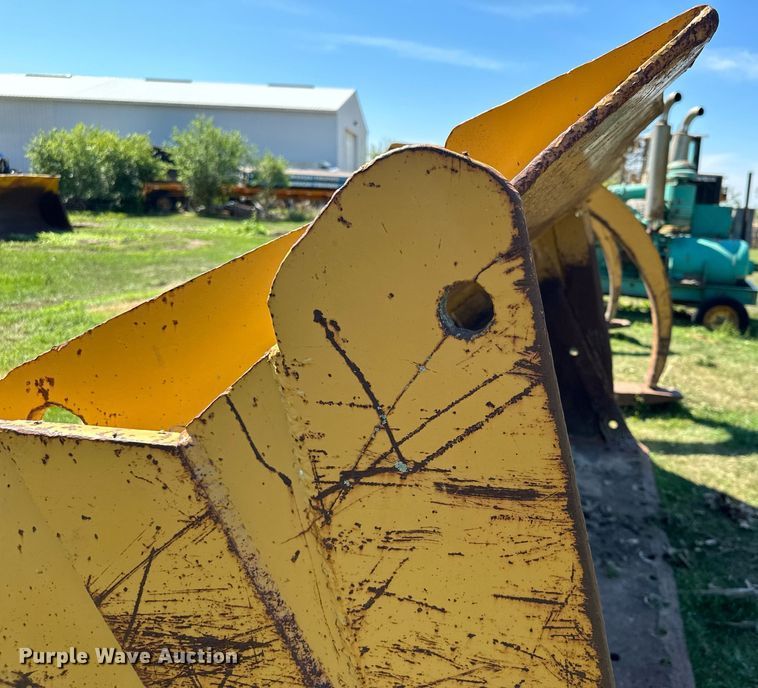 image for item MQ9320 132" W wheel loader bucket
