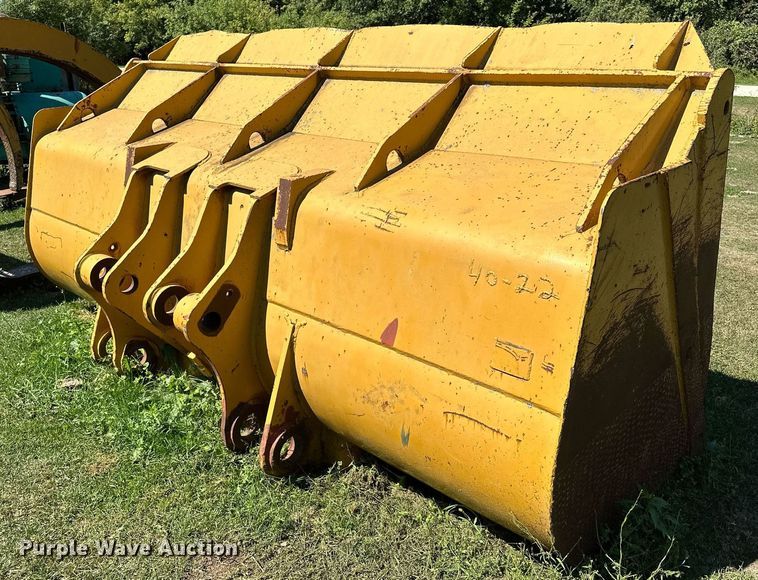 image for item MQ9320 132" W wheel loader bucket
