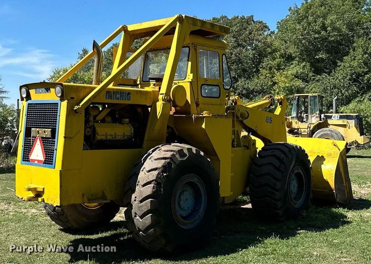 image for item MQ9321 1970 Michigan 85 wheel loader