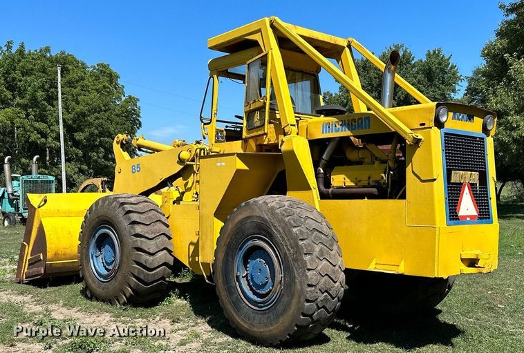 image for item MQ9321 1970 Michigan 85 wheel loader