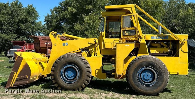 image for item MQ9321 1970 Michigan 85 wheel loader