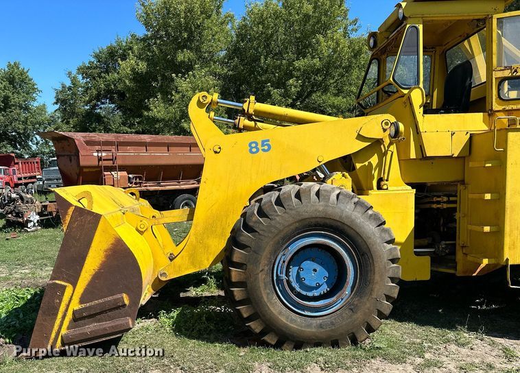 image for item MQ9321 1970 Michigan 85 wheel loader