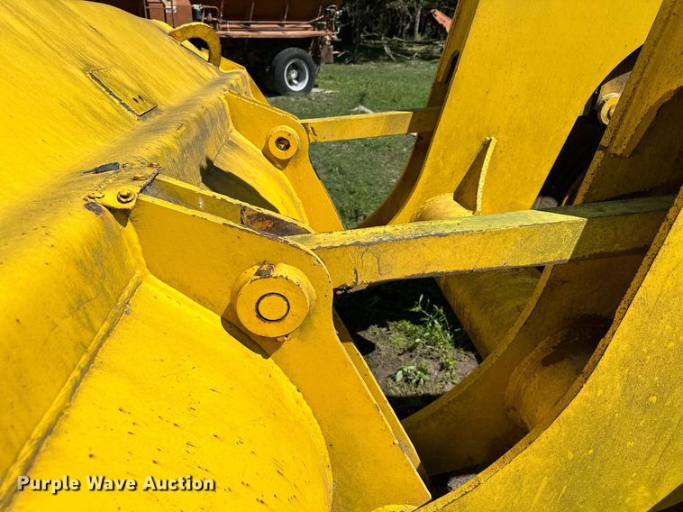image for item MQ9321 1970 Michigan 85 wheel loader