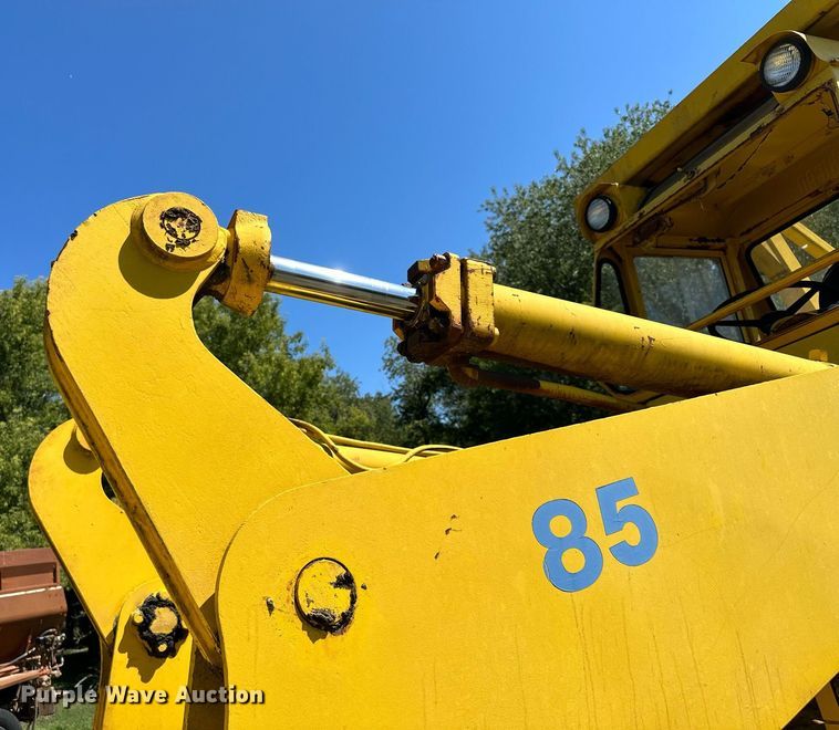 image for item MQ9321 1970 Michigan 85 wheel loader