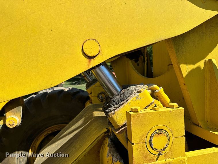 image for item MQ9321 1970 Michigan 85 wheel loader
