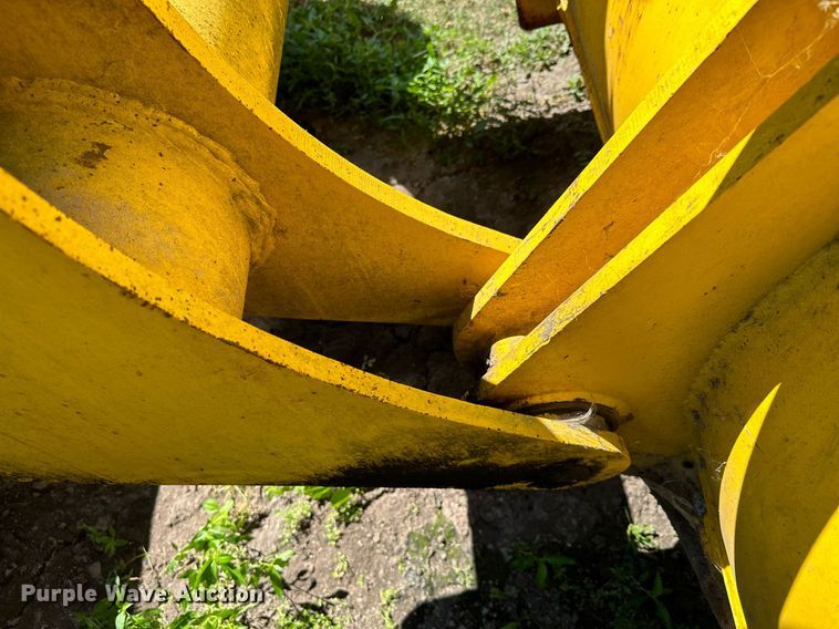 image for item MQ9321 1970 Michigan 85 wheel loader