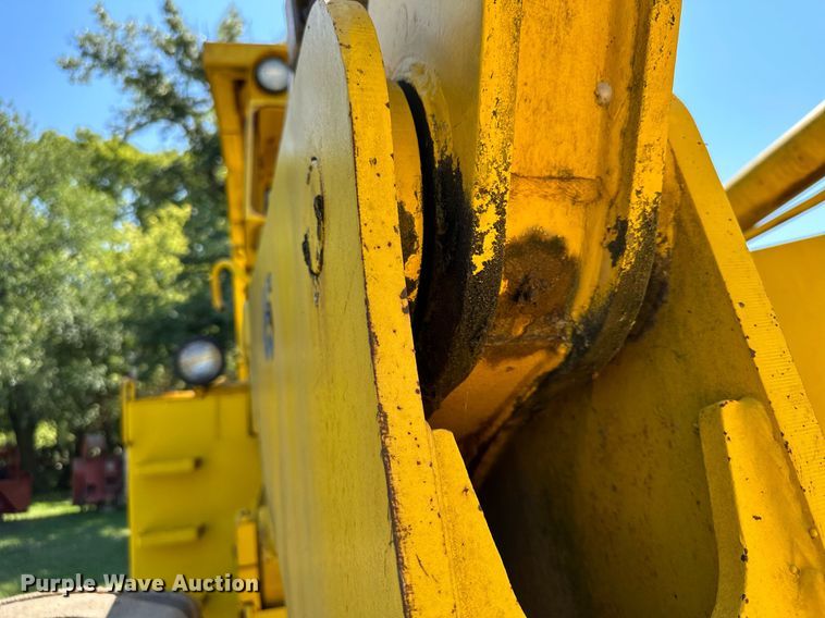 image for item MQ9321 1970 Michigan 85 wheel loader
