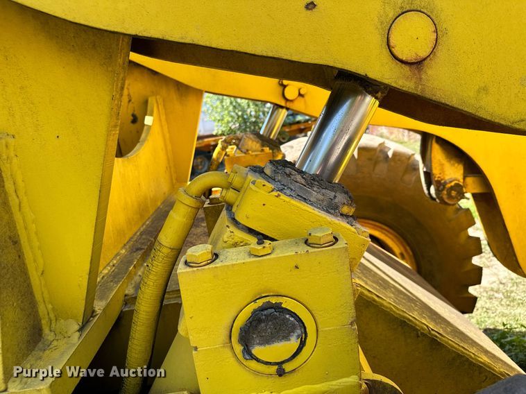 image for item MQ9321 1970 Michigan 85 wheel loader