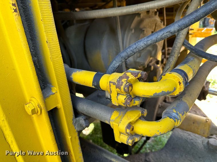 image for item MQ9321 1970 Michigan 85 wheel loader