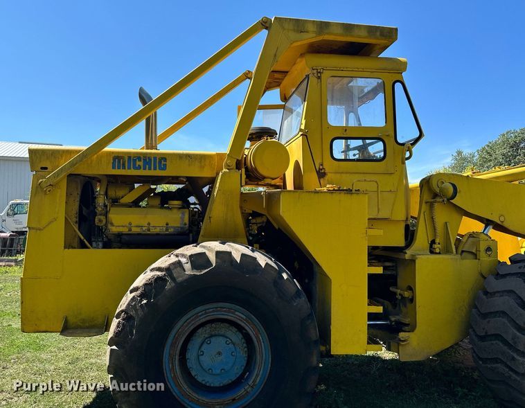 image for item MQ9321 1970 Michigan 85 wheel loader