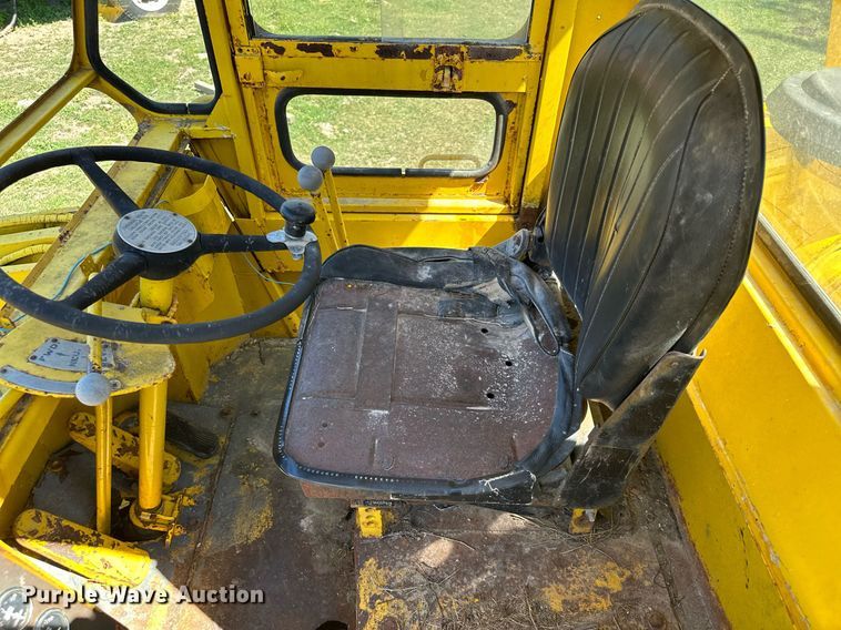 image for item MQ9321 1970 Michigan 85 wheel loader
