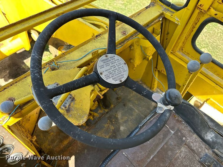image for item MQ9321 1970 Michigan 85 wheel loader