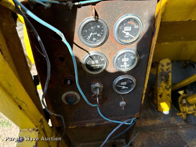 image for item MQ9321 1970 Michigan 85 wheel loader