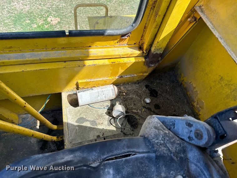 image for item MQ9321 1970 Michigan 85 wheel loader