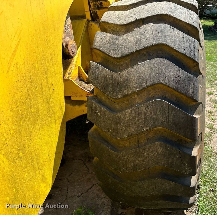 image for item MQ9321 1970 Michigan 85 wheel loader