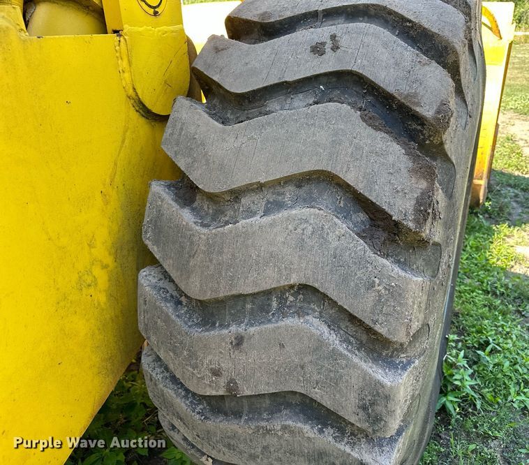 image for item MQ9321 1970 Michigan 85 wheel loader