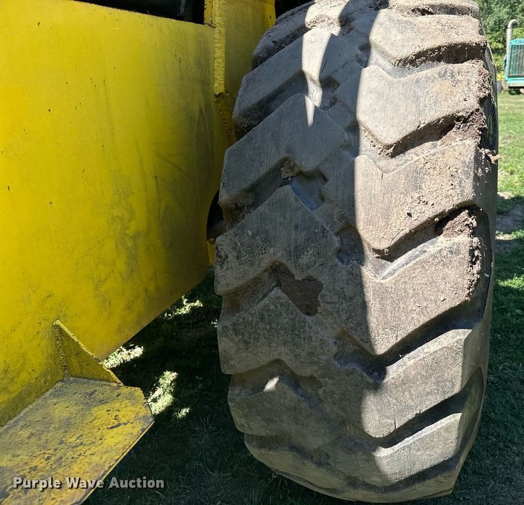 image for item MQ9321 1970 Michigan 85 wheel loader