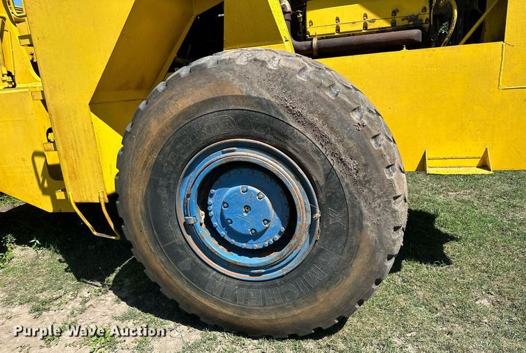 image for item MQ9321 1970 Michigan 85 wheel loader
