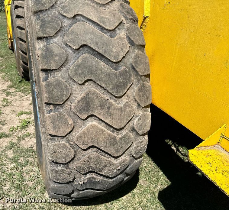image for item MQ9321 1970 Michigan 85 wheel loader