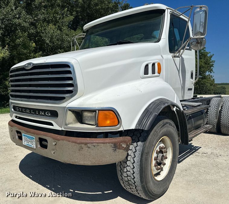 image for item MQ9322 2004 Sterling LT9500  truck cab and chassis