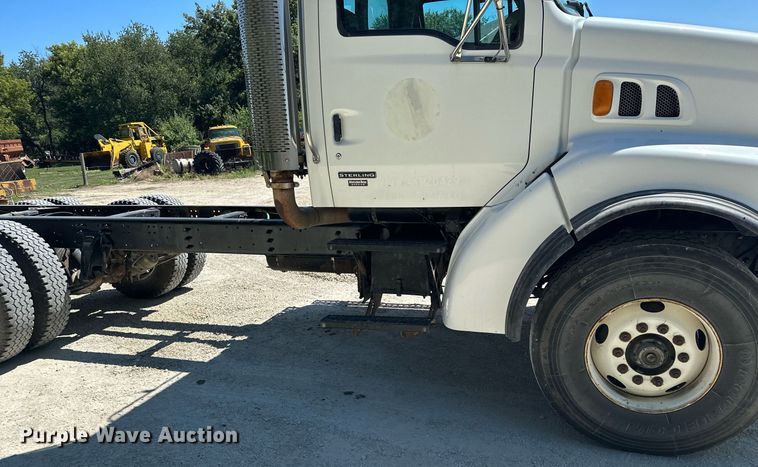 image for item MQ9322 2004 Sterling LT9500  truck cab and chassis