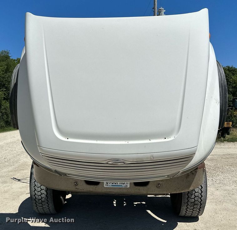 image for item MQ9322 2004 Sterling LT9500  truck cab and chassis