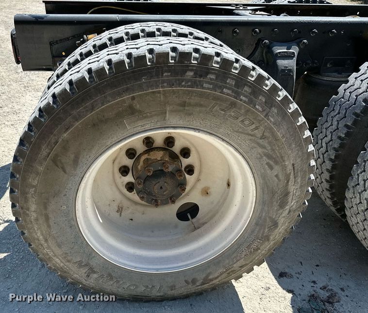 image for item MQ9322 2004 Sterling LT9500  truck cab and chassis