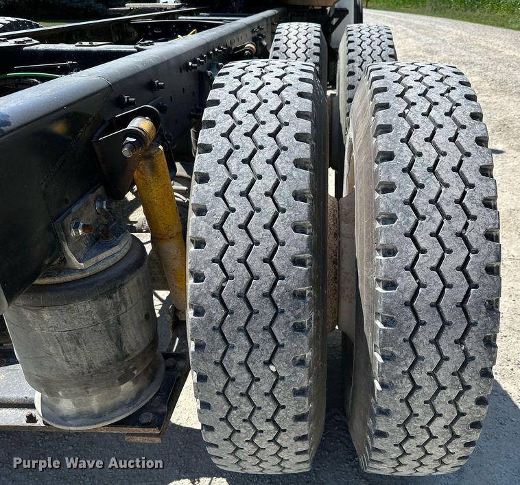 image for item MQ9322 2004 Sterling LT9500  truck cab and chassis