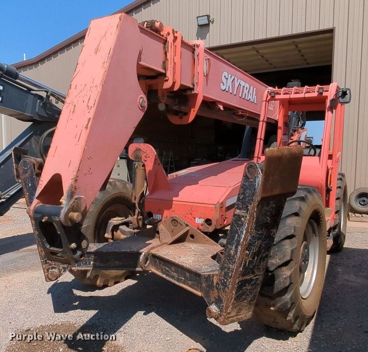 image for item MY9809 SkyTrak 10042  telehandler