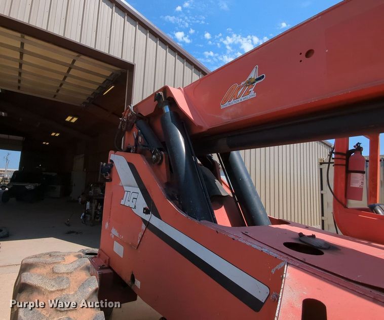 image for item MY9809 SkyTrak 10042  telehandler