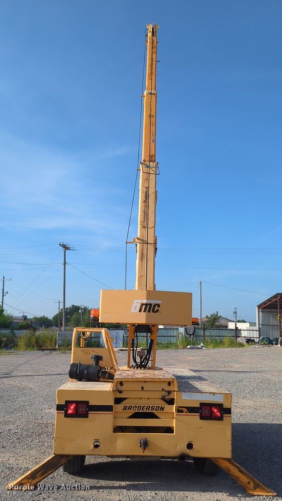 image for item MY9869 1994 Broderson IC80-1F  crane