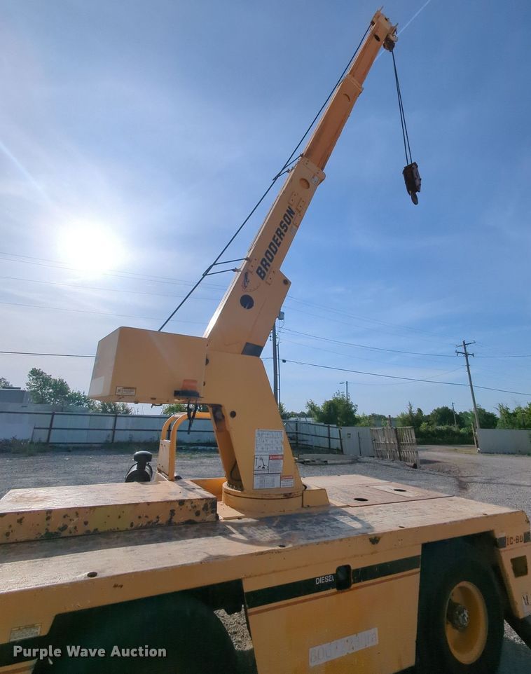 image for item MY9869 1994 Broderson IC80-1F  crane