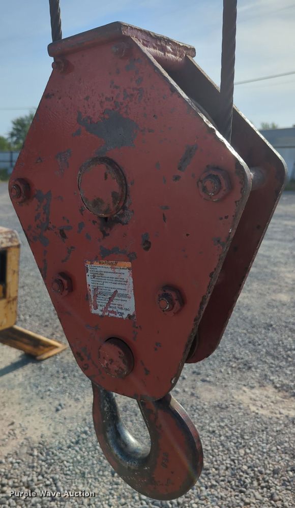 image for item MY9869 1994 Broderson IC80-1F  crane