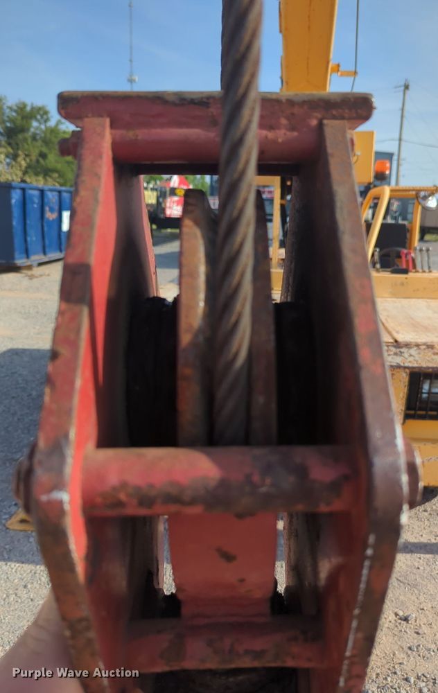 image for item MY9869 1994 Broderson IC80-1F  crane