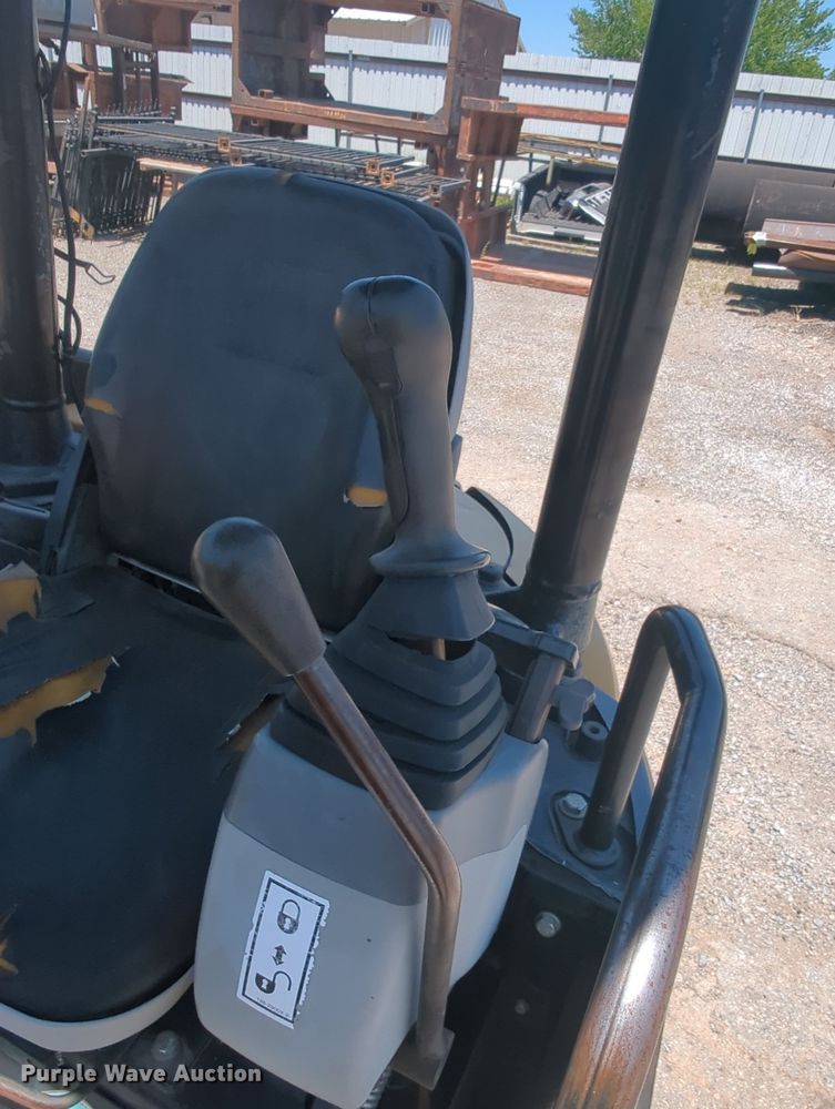 image for item MY9881 2011 Caterpillar 305D CR  mini excavator