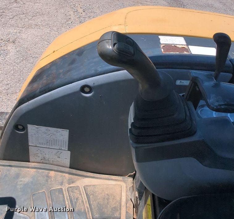 image for item MY9881 2011 Caterpillar 305D CR  mini excavator