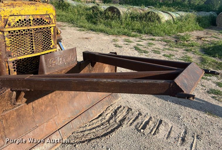 image for item NA9062 1964 Caterpillar D4D  dozer