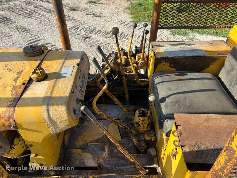 image for item NA9062 1964 Caterpillar D4D  dozer