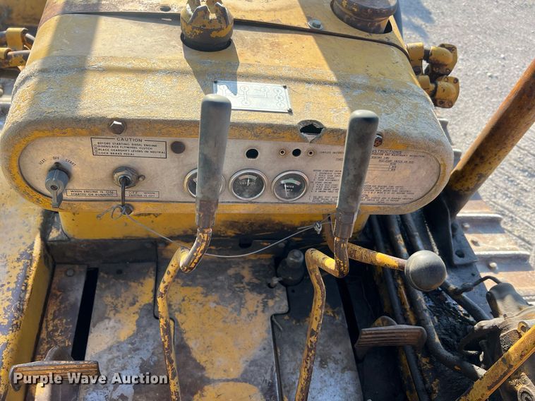 image for item NA9062 1964 Caterpillar D4D  dozer