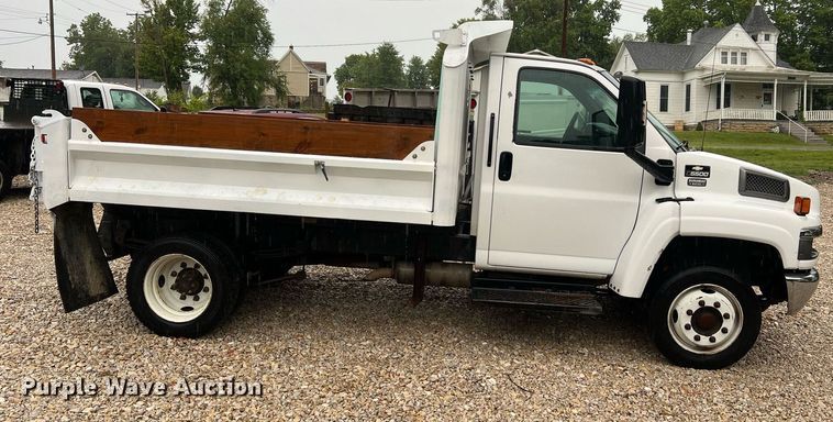 image for item NA9075 2005 Chevrolet C5500  dump truck