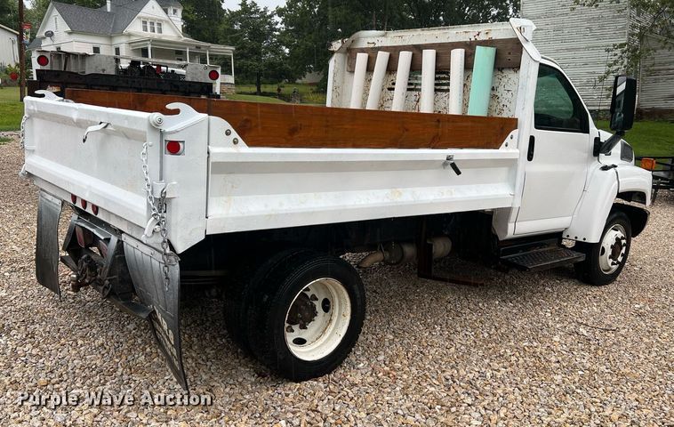 image for item NA9075 2005 Chevrolet C5500  dump truck