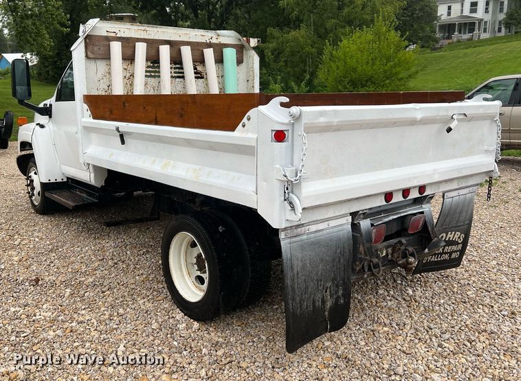 image for item NA9075 2005 Chevrolet C5500  dump truck