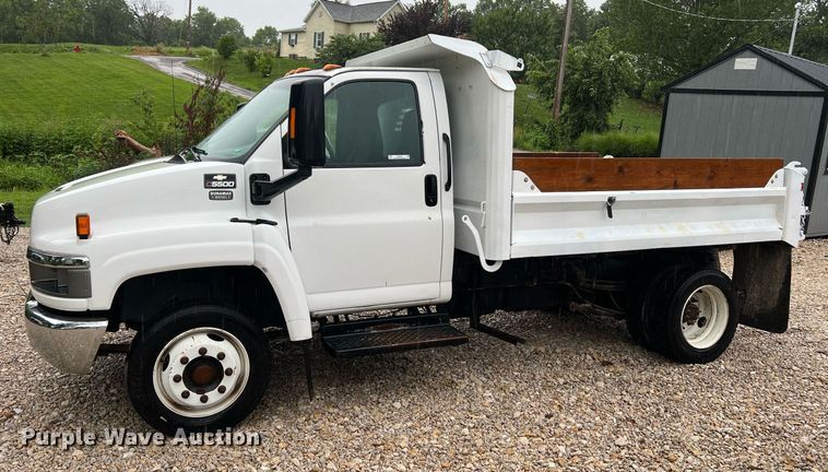 image for item NA9075 2005 Chevrolet C5500  dump truck