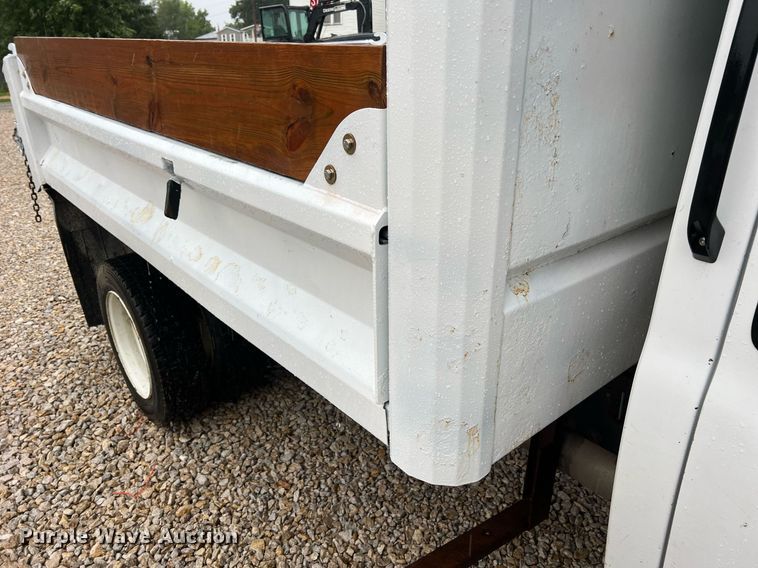 image for item NA9075 2005 Chevrolet C5500  dump truck