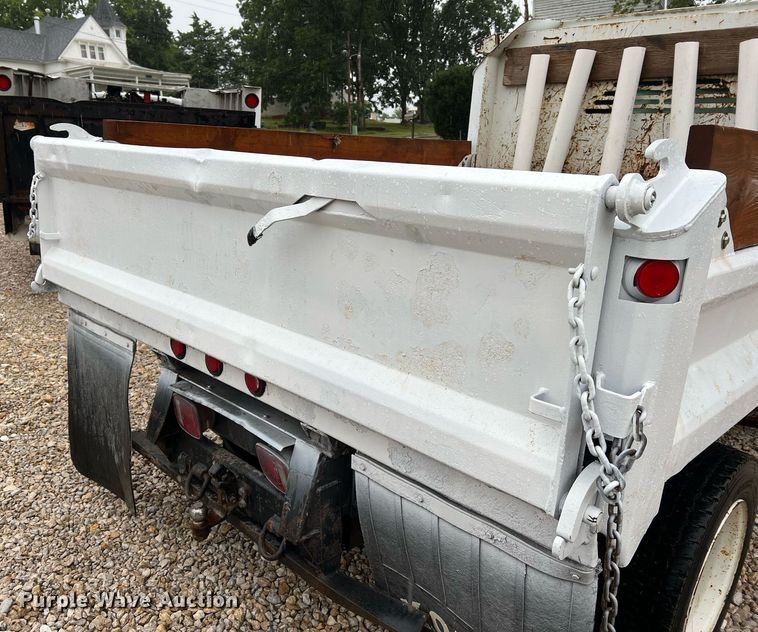 image for item NA9075 2005 Chevrolet C5500  dump truck